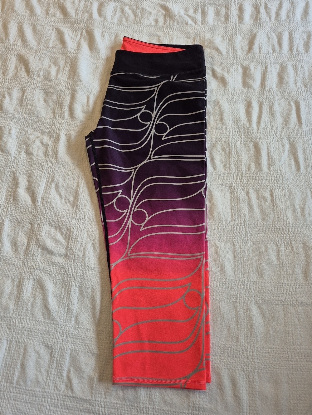 Fabletics women's XL ombre cropped leggings, EUC or better black to neon pink